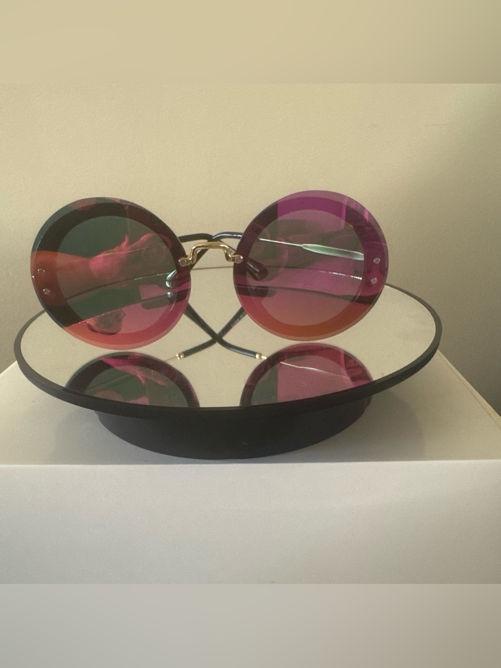 Round Gradient Pink Frame Sunglasses with Gold Bridge